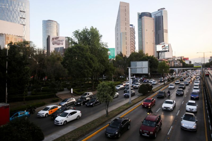 méxico fabrica muchos autos eléctricos, pero en las calles pocos mexicanos los manejan