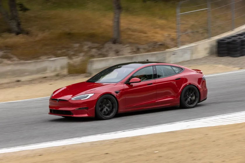 El Tesla Model S Plaid, con frenos mejorados, se enfrenta por primera vez a Nürburgring