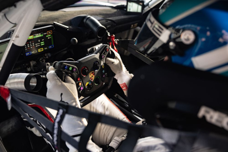 Prueba Porsche 718 Cayman GT4 ePerformance: Brutal es poco