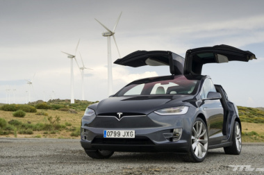 Tesla de nuevo bajo lupa: los cinturones del Tesla Model X, un coche de más de 120.000 euros, se sueltan en marcha