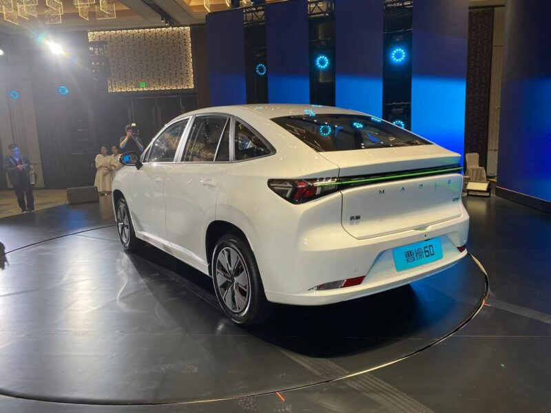geely lanza un coche eléctrico con batería extraíble, 415 km de autonomía, y un precio de solo 16.000 euros