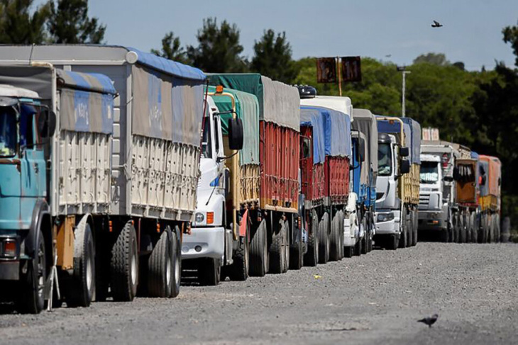 restringen la circulación de camiones en rutas y autovías