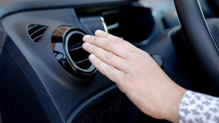¿cómo saber si se debe recargar el aire acondicionado del coche?