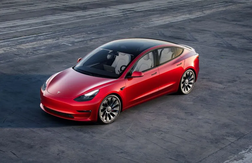 El CEO de NIO afirma que los eléctricos de Tesla son malos, viejos y peor opción que los de marcas chinas como BYD o Geely