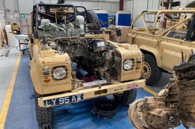 El ejército británico convertirá sus viejos Land Rover Defender en eléctricos