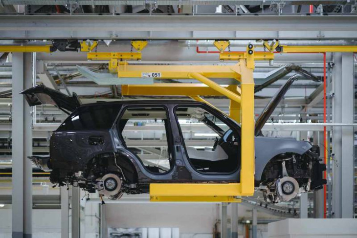los coches eléctricos de jaguar land rover tendrán una inversión de 15 mil millones de libras