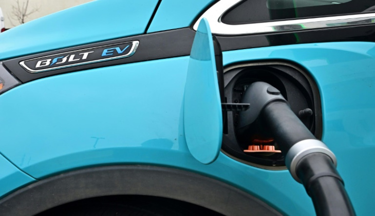 mercado mundial de autos eléctricos muestra fuerte crecimiento, dice agencia