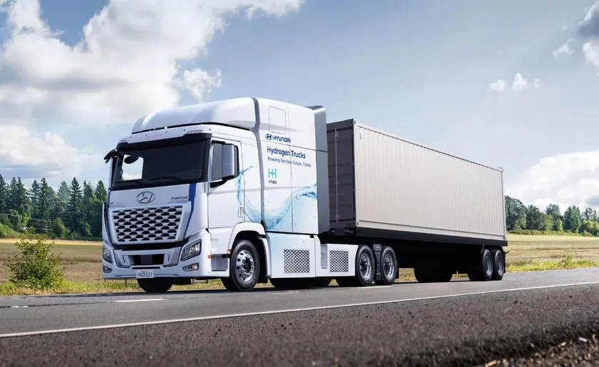 hyundai presenta la versión de producción del xcient fuel cell, su camión de hidrógeno