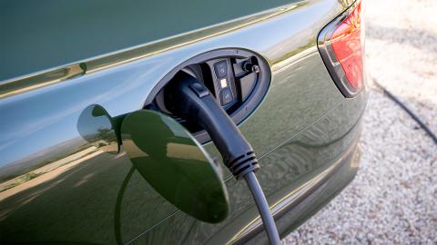 atención: los cables de carga baratos para coches eléctricos ponen en riesgo a sus propietarios