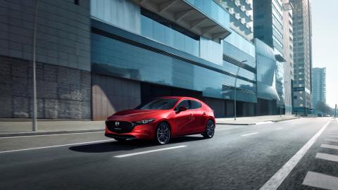 Mazda 3 2024: mejoras tecnológicas y nuevos colores para el compacto japonés