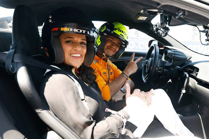 Vídeo: Lando Norris da la vuelta de su vida a Michelle Rodriguez en un McLaren