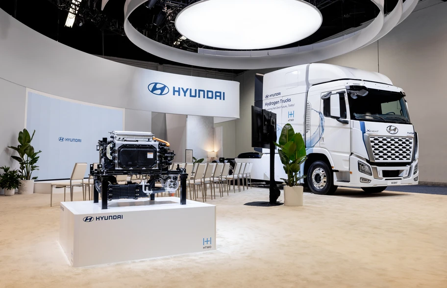 hyundai presenta su camión de celda de combustible el xcient en eua