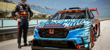 Max Verstappen tiene su souvenir de 'USA': probar el Honda CR-V Hybrid Racer