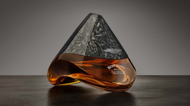 aston martin x bowmore: crean un whisky único de 160.000 euros