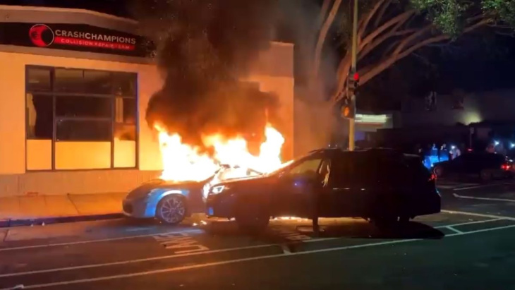 La mala copia de ‘Fast & Furious’ que acaba con coches en llamas