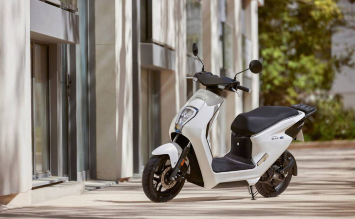 honda presenta un scooter eléctrico, pensado para moverte por la ciudad