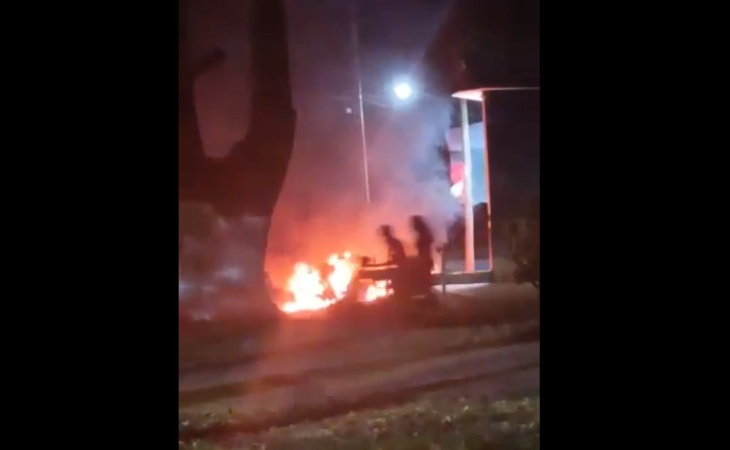 habitantes de apatzingán queman motos porque están “cansados” de conductores “irresponsables”