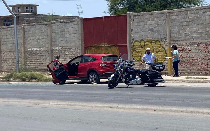 pipa se lleva puerta de auto en torreón; daños ascienden a 15 mil pesos