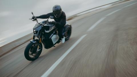 verge motorcycles lanza una moto eléctrica firmada por mika häkkinen por casi 100.000 euros