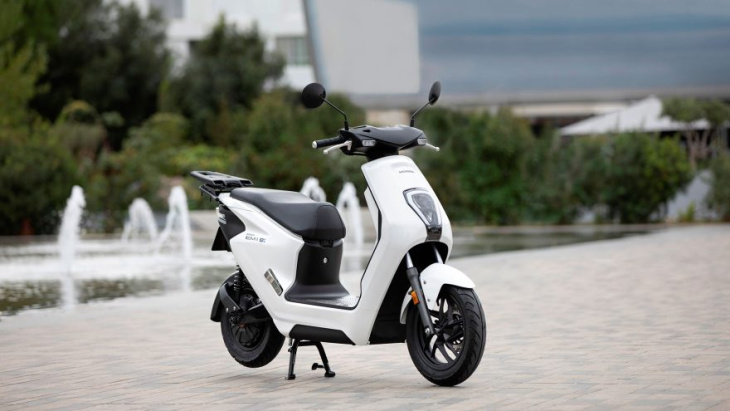 honda em1 e:, el primer scooter eléctrico de la marca, desvelado