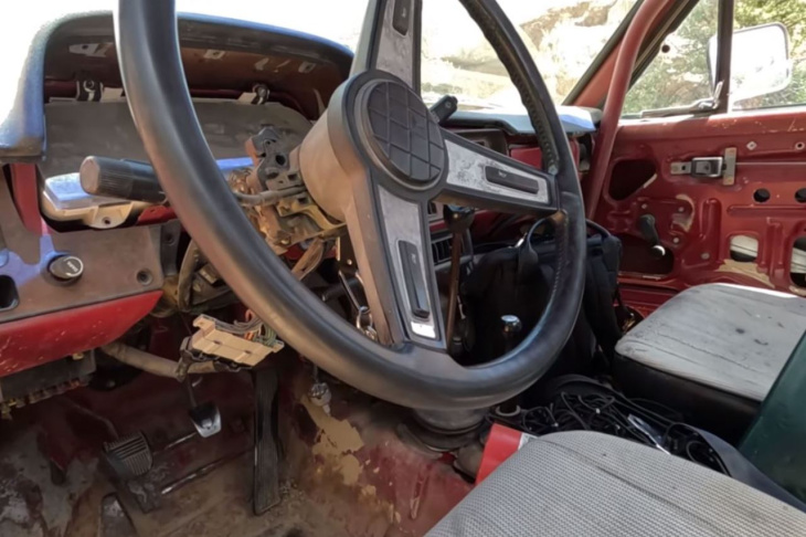 Vídeo: mira en qué estado está este Toyota Hilux de 1980 con 1,6 millones de kilómetros