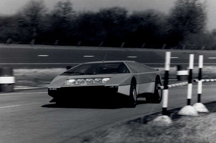 el aston martin bulldog de 1977 alcanza su récord de velocidad 46 años después