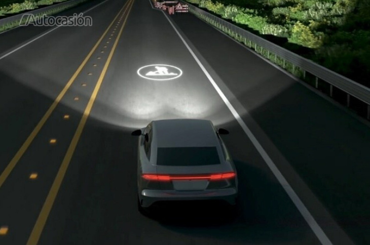 Los futuros coches de Hyundai proyectarán señales y advertencias en la carretera