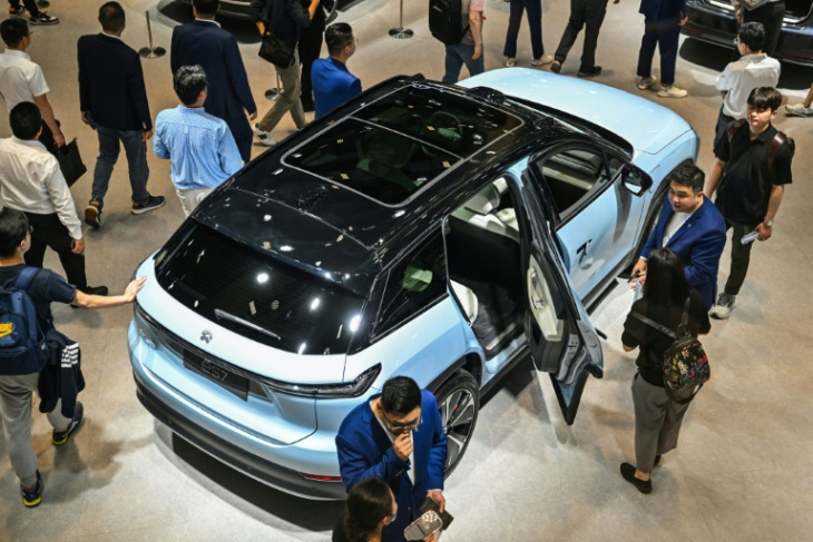 china prorroga las exenciones fiscales para comprar coches eléctricos e híbridos