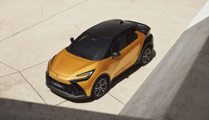 Toyota C-HR 2023, evolución estética y revolución técnica para el superventas: ahora 4x4 y PHEV