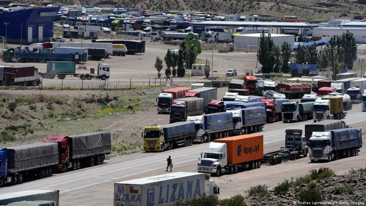 unos 2.000 camiones están varados entre argentina y chile