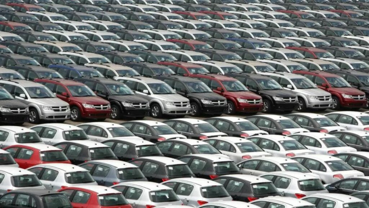 dgt: los 7 millones de coches que quieren 'jubilar' de las ciudades