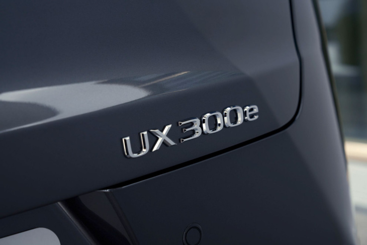 primera prueba del lexus ux 300e 2023: ahora, con hasta 450 km de autonomía eléctrica
