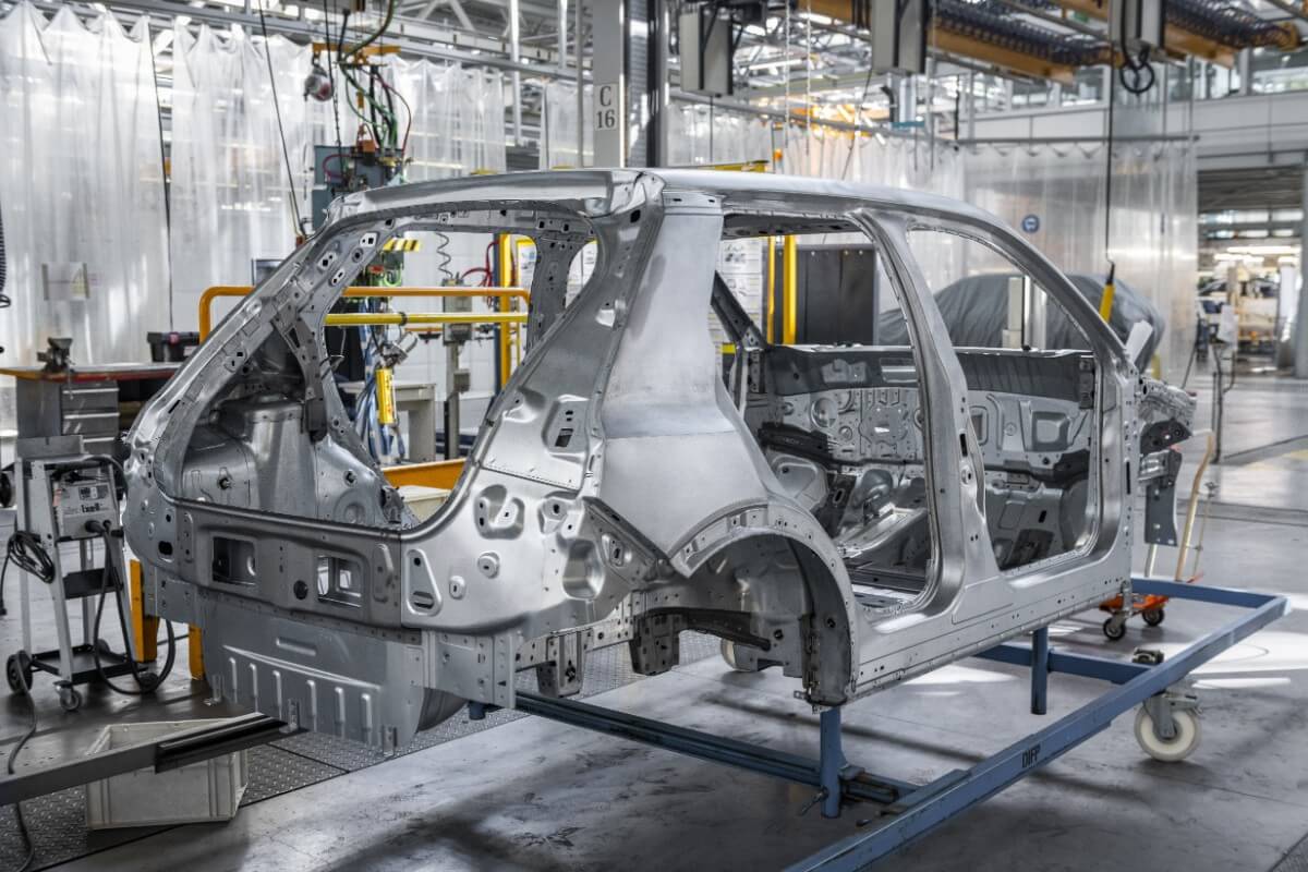 renault muestra el proceso de fabricación del r5, su coche eléctrico más ambicioso