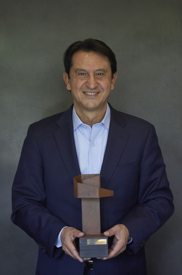españa: josé muñoz, presidente y director de operaciones global de hyundai, recibe un importante galardón español