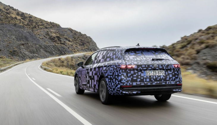 Volkswagen Passat 2024: primeras imágenes y detalles de la nueva generación de la berlina familiar