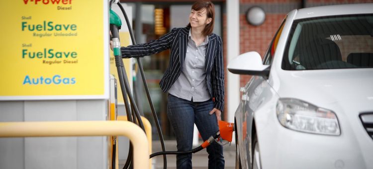 la solución que permitirá seguir vendiendo diésel y gasolina a renault hasta dentro de 70 años