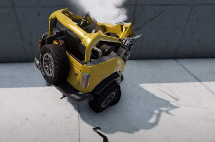 Este vídeo falso de un Ford Bronco estrellándose se ha hecho viral en TikTok, abriendo el debate sobre pruebas de choque simuladas