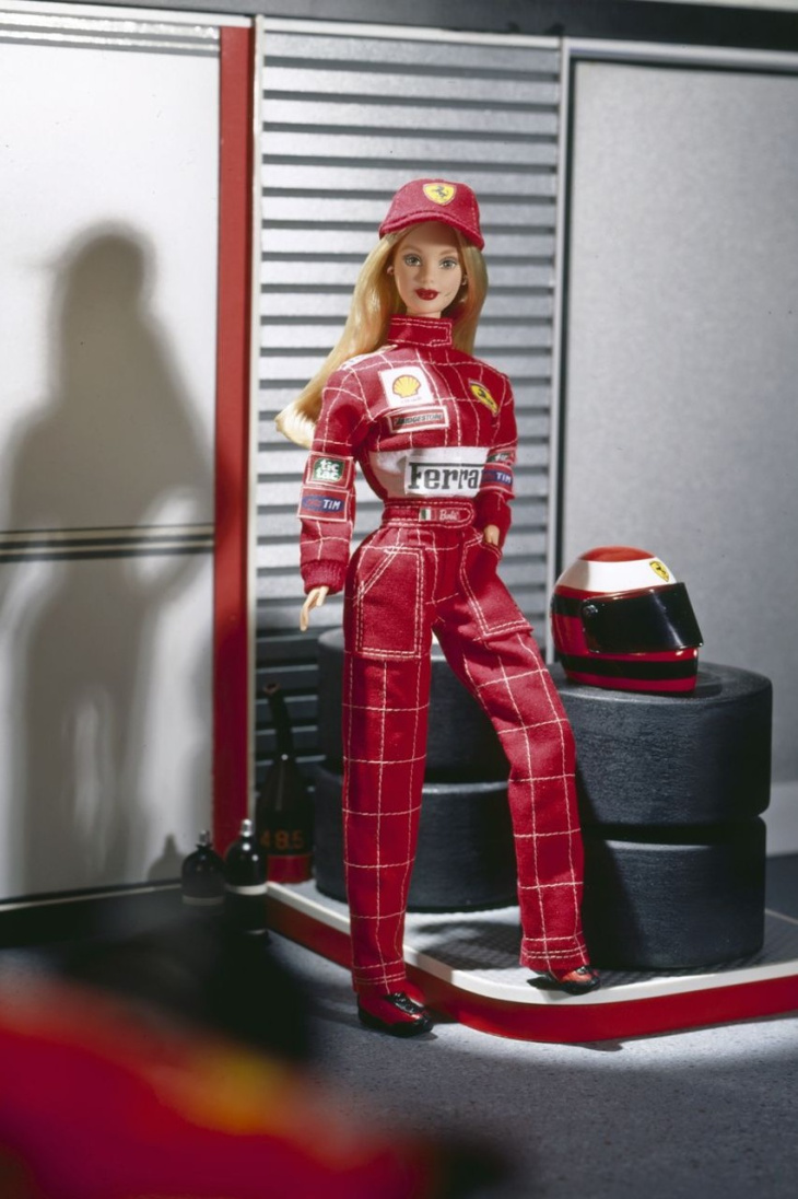 el día en el que barbie fue piloto de carreras en ferrari y también compitió en la nascar