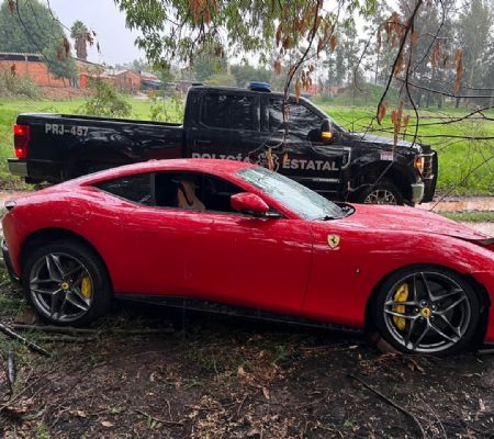 Un Ferrari Roma robado en Aguascalientes apareció en una brecha de Jalisco; este sería su valor