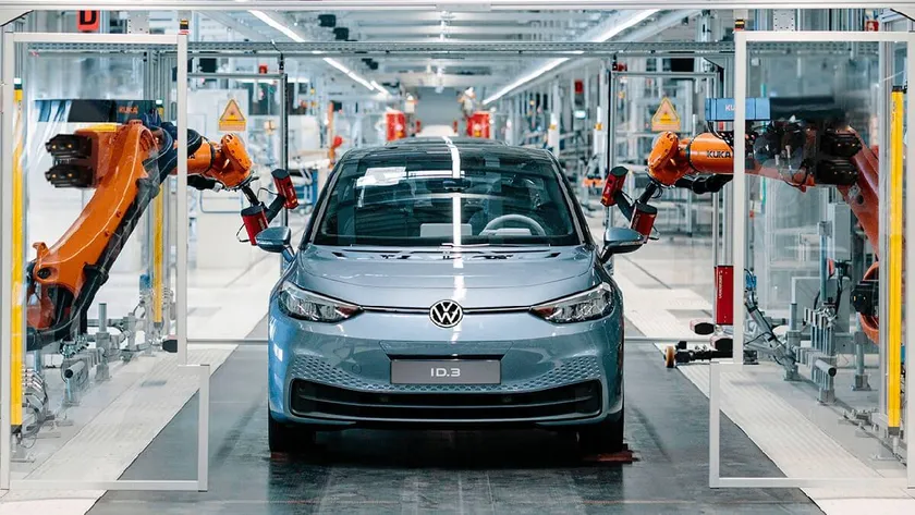 volkswagen estudia recortes de empleo en la planta alemana de zwickau debido a la baja demanda de sus coches eléctricos