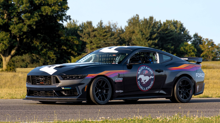 ford mustang dark horse r: el muscle car convertido en auto de carreras