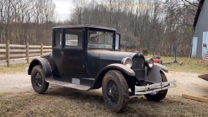 este dodge de 1924, aparcado durante 83 años, vuelve a la vida