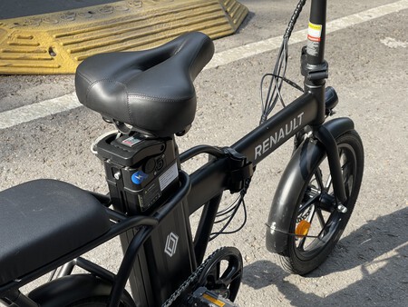 a bordo de la e-bike: la bici eléctrica de renault es divertida y eficiente para llegar al trabajo sin una gota de sudor