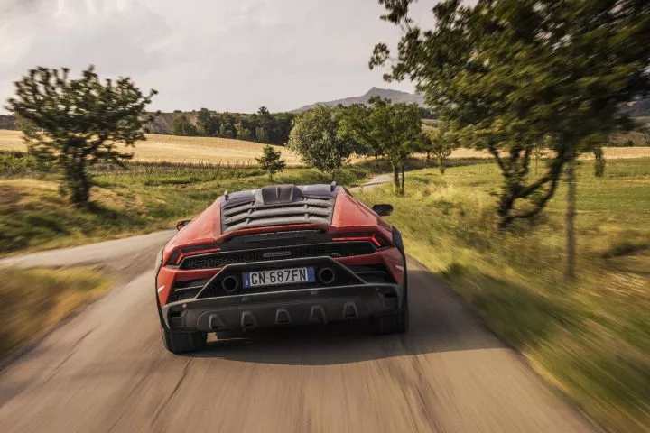 Entre superdeportivo y WRC, ¡probamos el nuevo Lamborghini Huracán Sterrato! [vídeo]