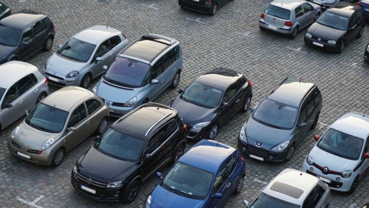 cuidado con aparcar el coche: las zonas de madrid donde ya no se puede estacionar gratis