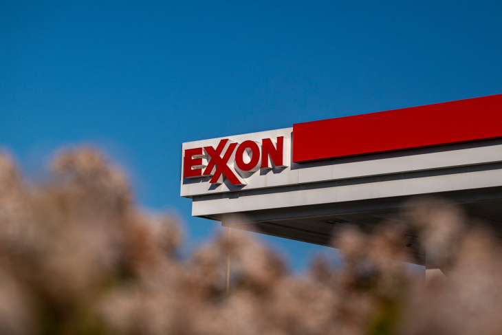 exxon negocia suministro de litio con tesla, ford y vw