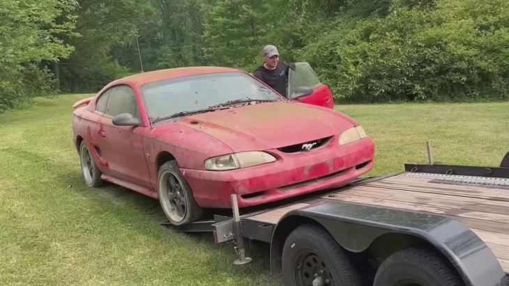 mira cómo este ford mustang abandonado vuelve a la vida