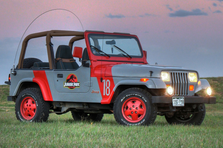 Jeep celebra el 30 aniversario de Jurassic Park con estos kit de pegatinas