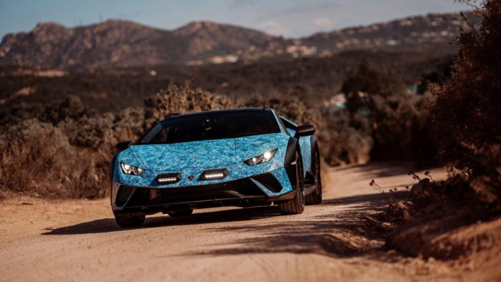 Lamborghini desvela el misterio del color azul con la “Opera Unica” del Huracán Sterrato