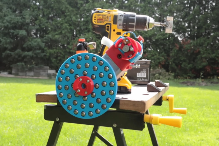 un youtuber construye un motor de plástico impreso en 3d